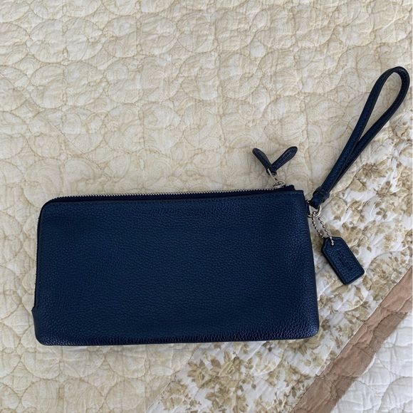 Coach wristlet - Picture 4 of 6